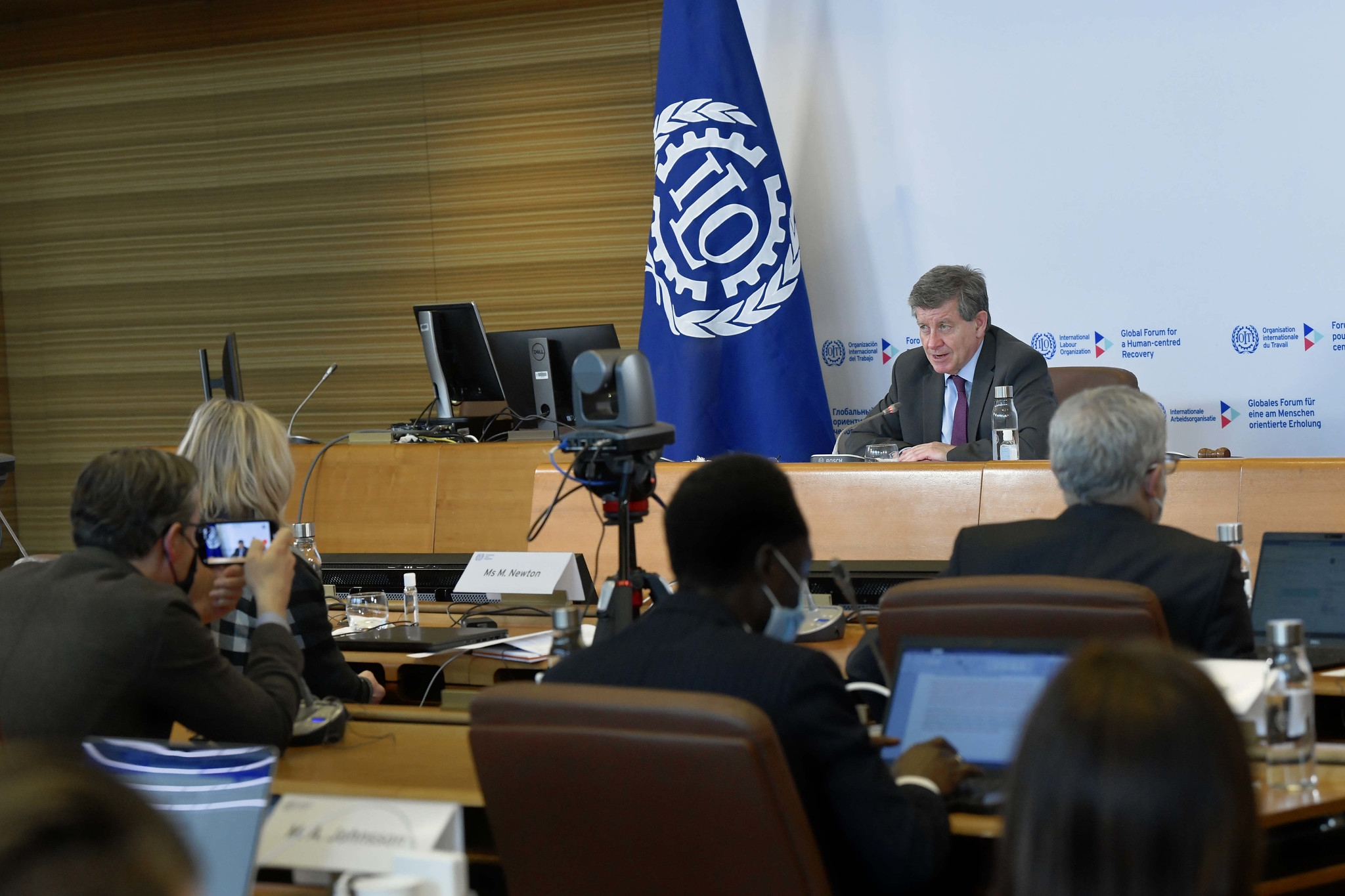 ILO-sjef Guy Ryder taler på ILOs globale forum. Foto: ILO/Marcel Crozet
